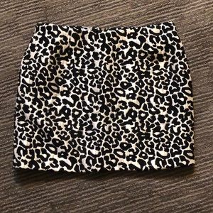Leopard print skirt w back zip... shiny & textured
